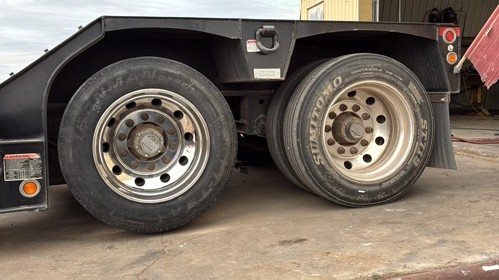 Two trailer wheels side by side, one polished and one unpolished, showing the aluminum polishing difference